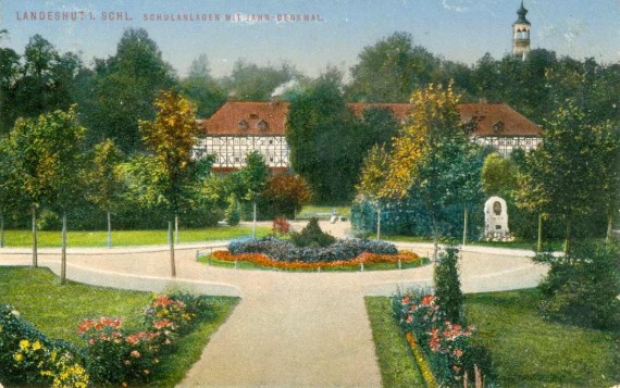 Landeshut, Schulanlagen mit Jahn-Denkmal, 1912