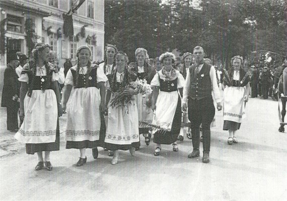 S. 048 - Michelsdorf-Hermsdorf städt. - RGV-Jubiläum 1936, Mädchen der Jungbauernschaft