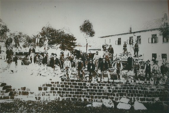 S. 107 - Hermsdorf städt., am Gerichtskretscham Nr. 130, Ausbau des Goldbaches 1897
